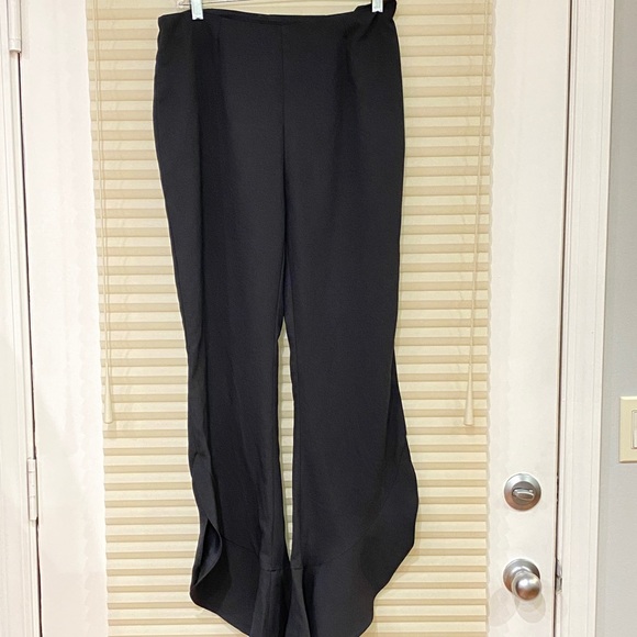 Who what wear black ruffle leg pants. - Picture 2 of 10